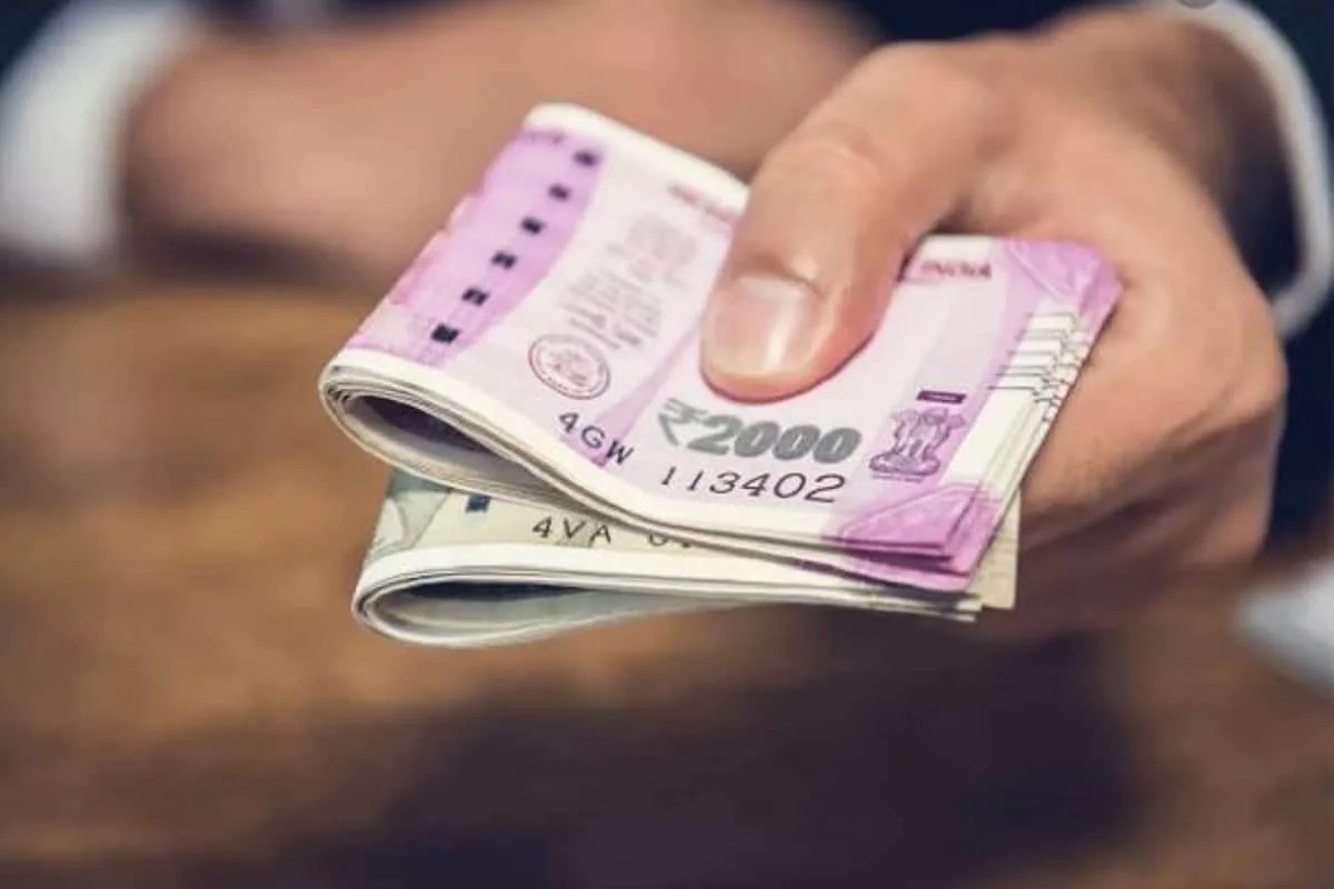 खूशखबर! ESIC अंतर्गत येणार 30000 रुपयांपर्यंत पगार मिळवणारे कर्मचारी? वाचा काय आहे योजना