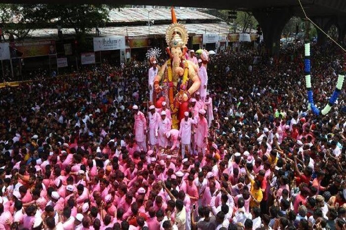 ही अशी गर्दी या वर्षी परवडणारी नाही. गर्दी होईल असे सांस्कृतिक, धार्मिक कार्यक्रम आयोजित करण्याऐवजी आरोग्य विषयक उपक्रम राबवावेत, असं आवाहन करण्यात आलं आहे.