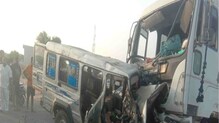 क्रुझर आणि ट्रकमध्ये भीषण अपघात, 11 जणांचा मृत्यू क्रुझर आणि ट्रकमध्ये भीषण अपघात, 11 जणांचा मृत्यू