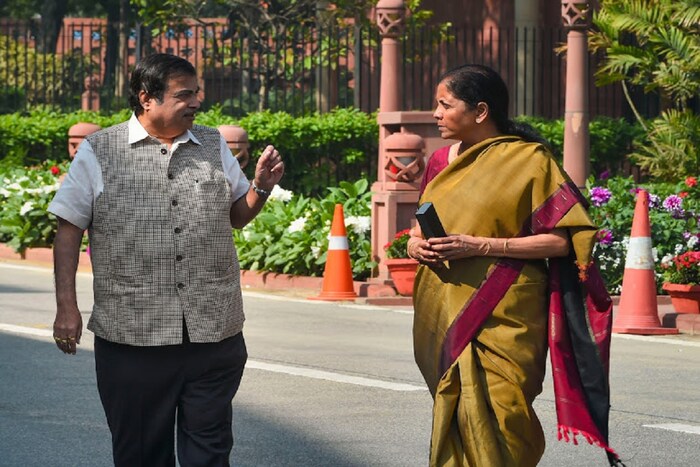 पेट्रोल-डिझेलचे गगनाला भिडत चाललेले दरही आटोक्यात येणार नाहीत, अशी कटू घोषणा त्यांनी वाढदिवसाच्या एकच दिवस आधी केली.