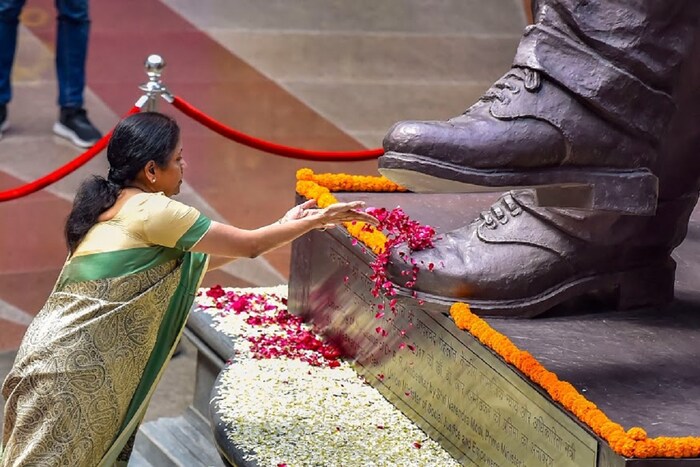 निर्मला सीतारामन यांच्या रूपाने भारताला पहिल्या महिला अर्थमंत्री मिळाल्या.