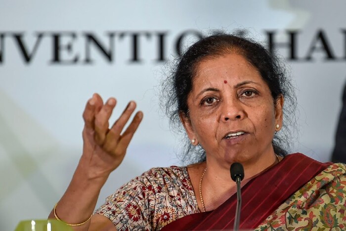 पंतप्रधान मोदींच्या मंत्रिमंडळ फेरबदलात भल्याभल्यांची खुर्ची गेली, पण निर्मला सीतारामन आपलं पद टिकवून आहेत.