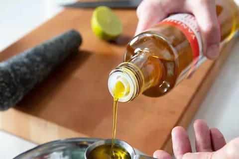 देशातील खाद्यतेलाचे (edible oil) दर (prices) गगनाला भिडले असताना मोदी सरकारच्या (Modi government) नव्या योजनेमुळे (new scheme) भविष्यात काहीसा दिलासा (Relief in prices) मिळण्याची शक्यता आहे.