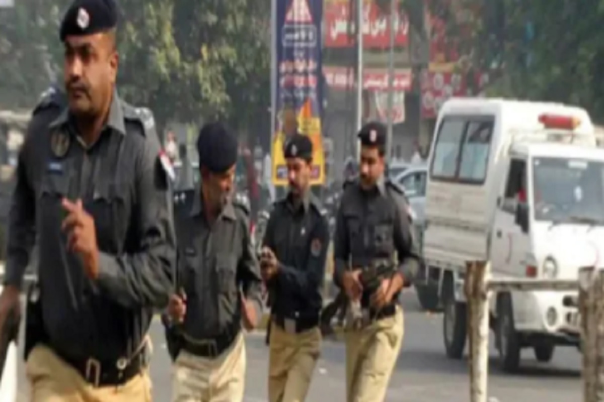 पाकिस्तानात जन्माष्टमीच्या दिवशी श्रीकृष्ण मंदिरात तोडफोड, भक्तांनाही केली मारहाण