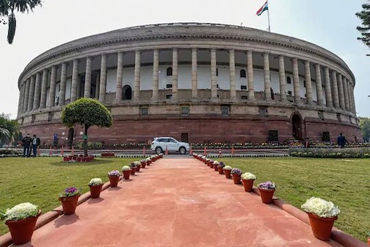 LIVE:  शिवसेनेची राज्यघटनेतील 127 व्या संदर्भात विधेयकातील दुरुस्ती फेटाळली