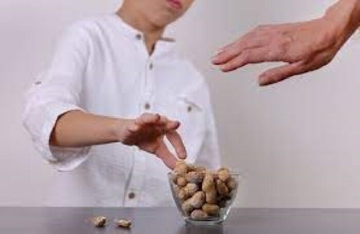 यामुळे कॅन्सर टाळायचा असेल तर दिवसभरामध्ये केवळ 28 ग्राम शेंगदाणे खावेत. असा सल्ला दिला जातोय. ज्या लोकांना अतिप्रमाणामध्ये शेंगदाणे खायची सवय आहे. त्यांना कॅन्सर होण्याची भीती जास्त असते.