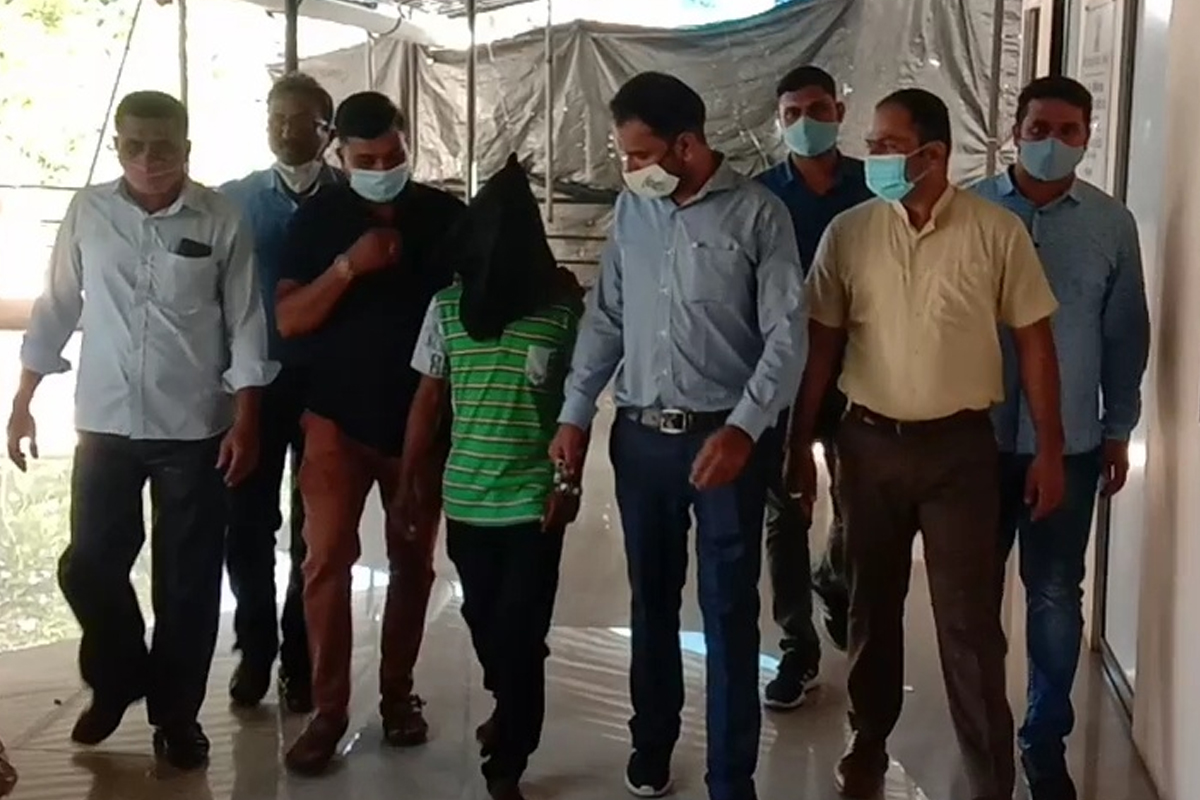 मृतदेह कुजलेल्या अवस्थेत असल्याने व मृतदेहाजवळ ओळख पटवण्यासाठी कोणताही पुरावा नसल्याने त्याची ओळख पटवणे अवघड होते. तरी देखील...