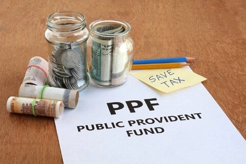 PPF Account: छोटी गुंतवणूक करून चांगला रिटर्न (How to get Good Return) मिळवायचा असेल तर पब्लिक प्रोव्हिडेंट फंड (Public Provident Fund PPF) हा एक चांगला पर्याय ठरू शकतो. 