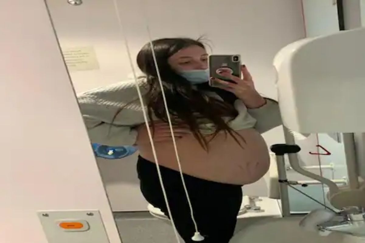 सर्वजण तिला गर्भवती समजू लागले होते.