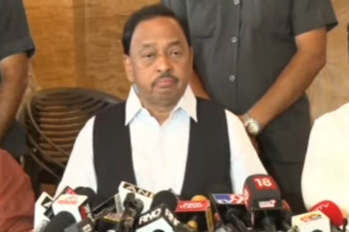 कोर्टाने दिलेल्या आदेश आणि अटीनुसार, अखेर आज नारायण राणे हे अलिबाग पोलीस स्टेशनला (alibag police station) हजर झाले होते.