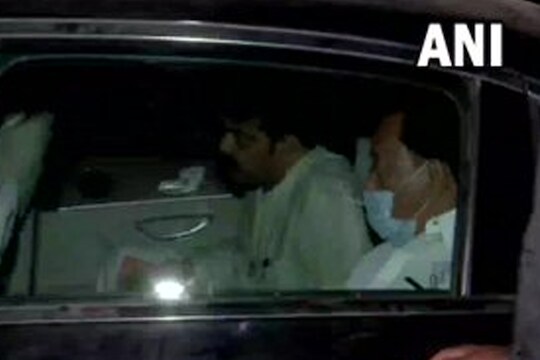  राणे यांचे कुटुंबीय सुद्धा न्यायालयात हजर होते. राणेंची प्रकृती पाहत महाड पोलीस स्टेशनमध्ये दाखल झालेल्या गुन्ह्या प्रकरणी सशर्त जामीन मंजूर करण्यात आला आहे. 