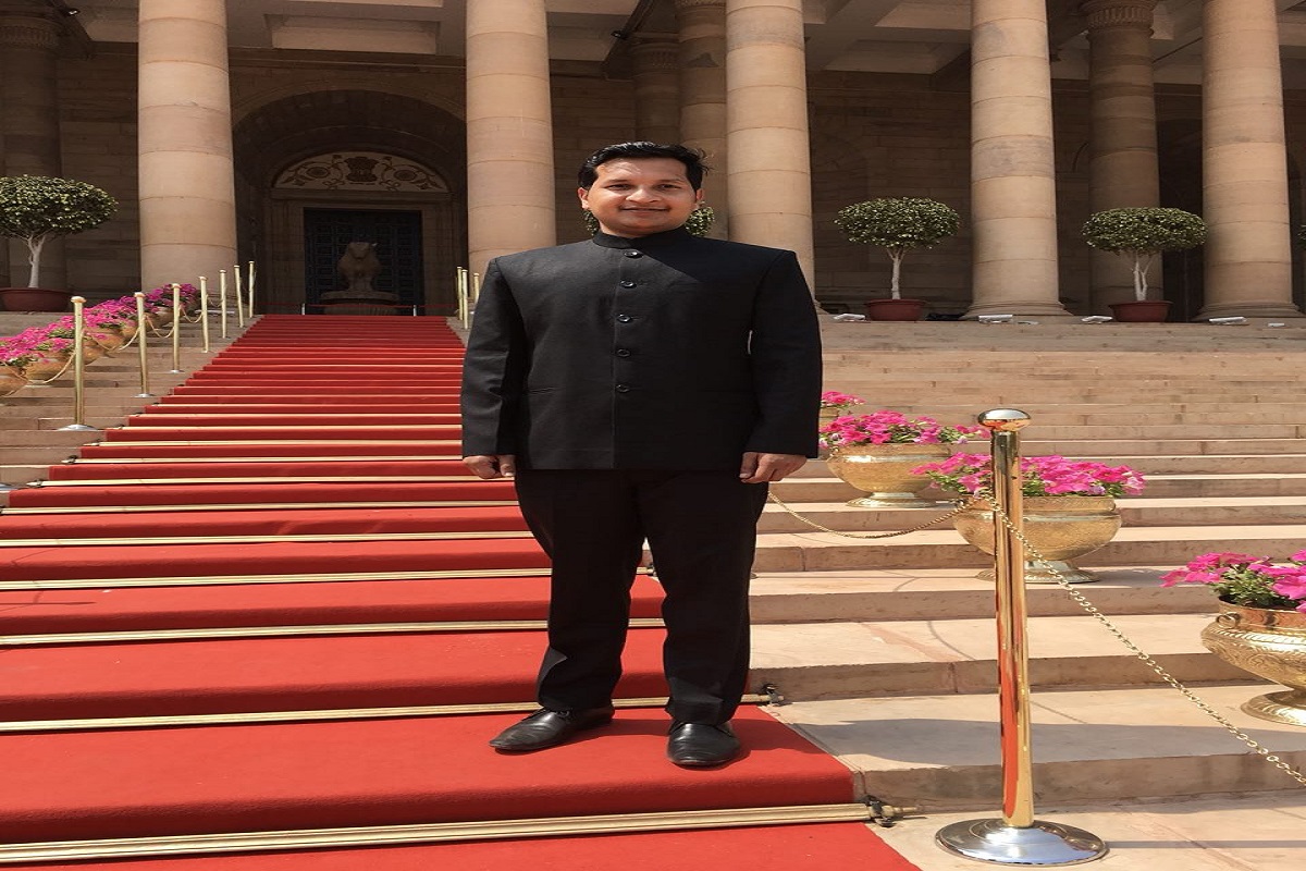 IAS सचिन गुप्तांनी इंजिनिअरिंगनंतर दिली UPSC परीक्षा; तिसऱ्या प्रयत्नात देशात टॉपर