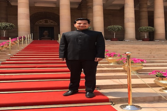 IAS सचिन गुप्तांनी इंजिनिअरिंगनंतर दिली UPSC परीक्षा; तिसऱ्या प्रयत्नात देशात टॉपर
