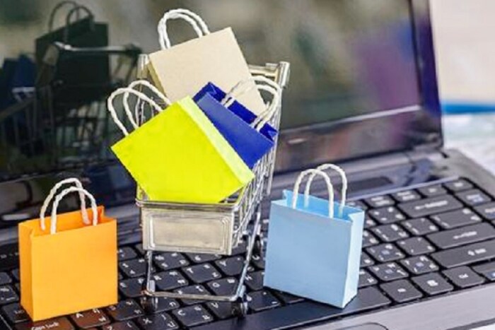 अनेकदा ऑनलाईन शॉपिंग साईट राष्ट्रीय ग्राहक हेल्पलाइनशी (Consumer Helpline) जोडलेली नसते. अशावेळी ग्राहक कंज्युमर हेल्पलाइनला फोन करून तक्रार करू शकतात. 