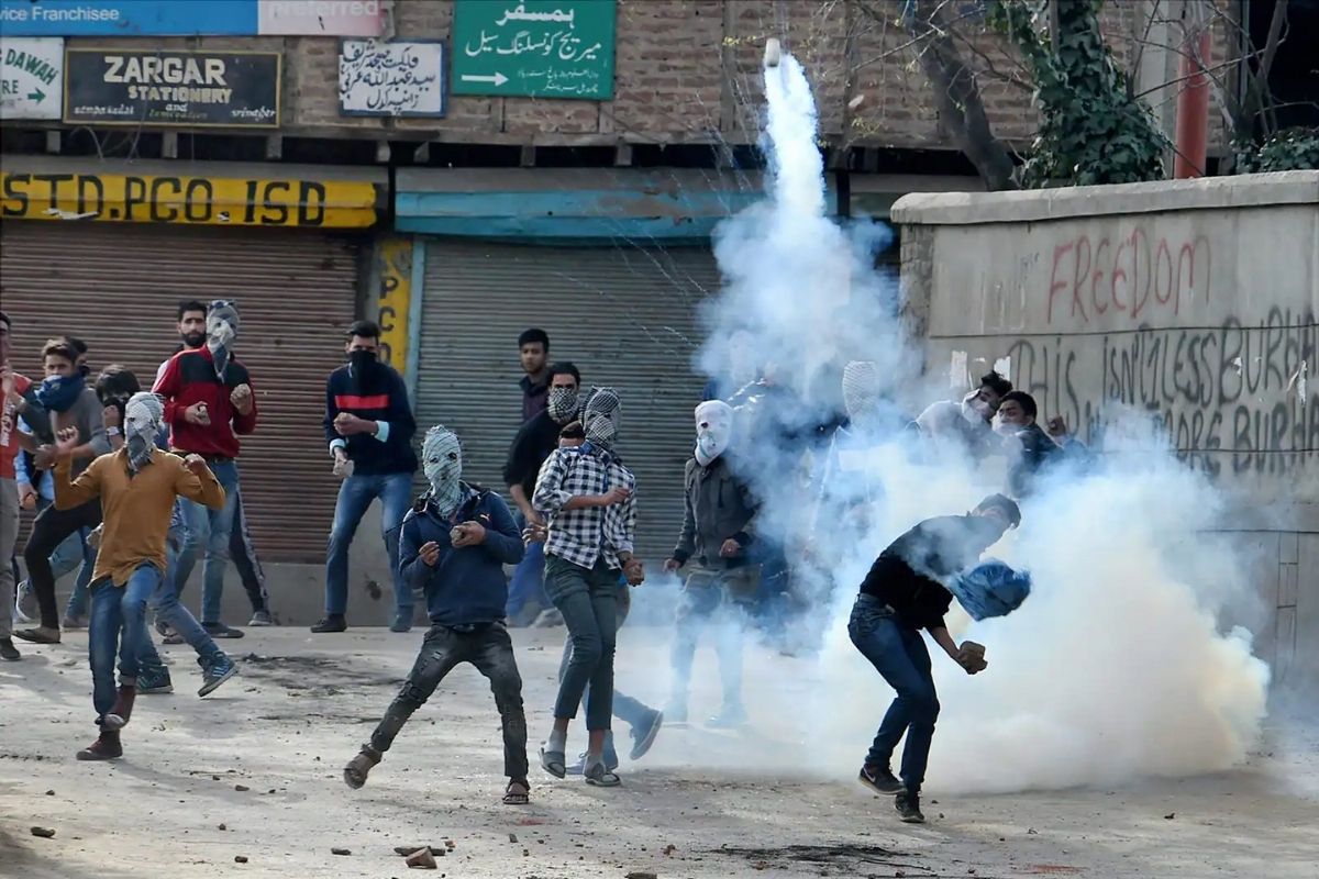 धुमसतं जम्मू-काश्मीर शांततेच्या वाटेवर? या कारणांमुळे दगडफेकीच्या घटनांत मोठी घट