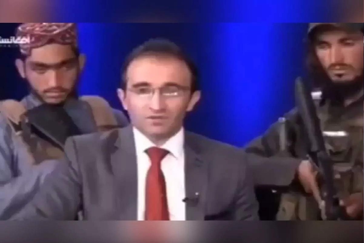 VIDEO: 'तालिबान राज' मध्ये गन पॉईंटवर सुरू आहे पत्रकारिता, अँकरच्या मागे दिसले बंदूकधारी दहशतवादी