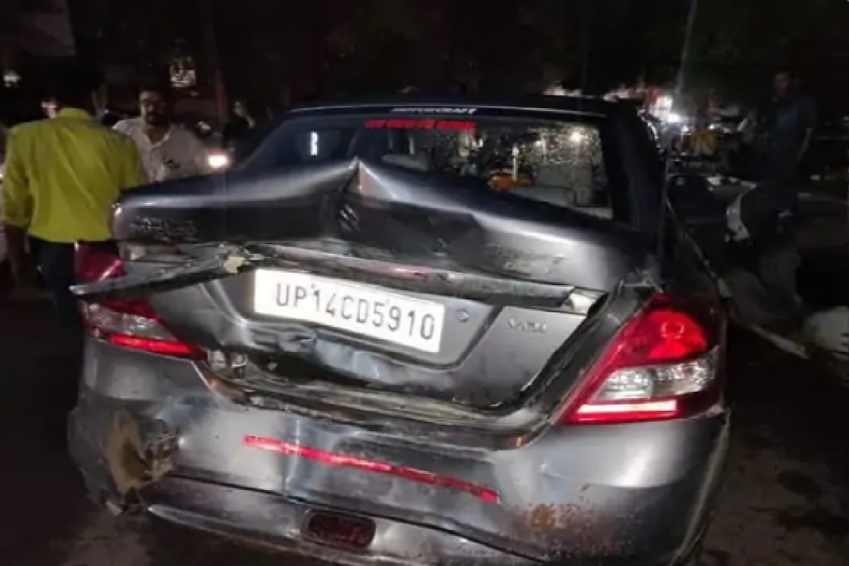 टेस्ट ड्राईव्ह उठली जिवावर! कारला दिली धडक, दोन बाईकस्वारांनाही उडवलं