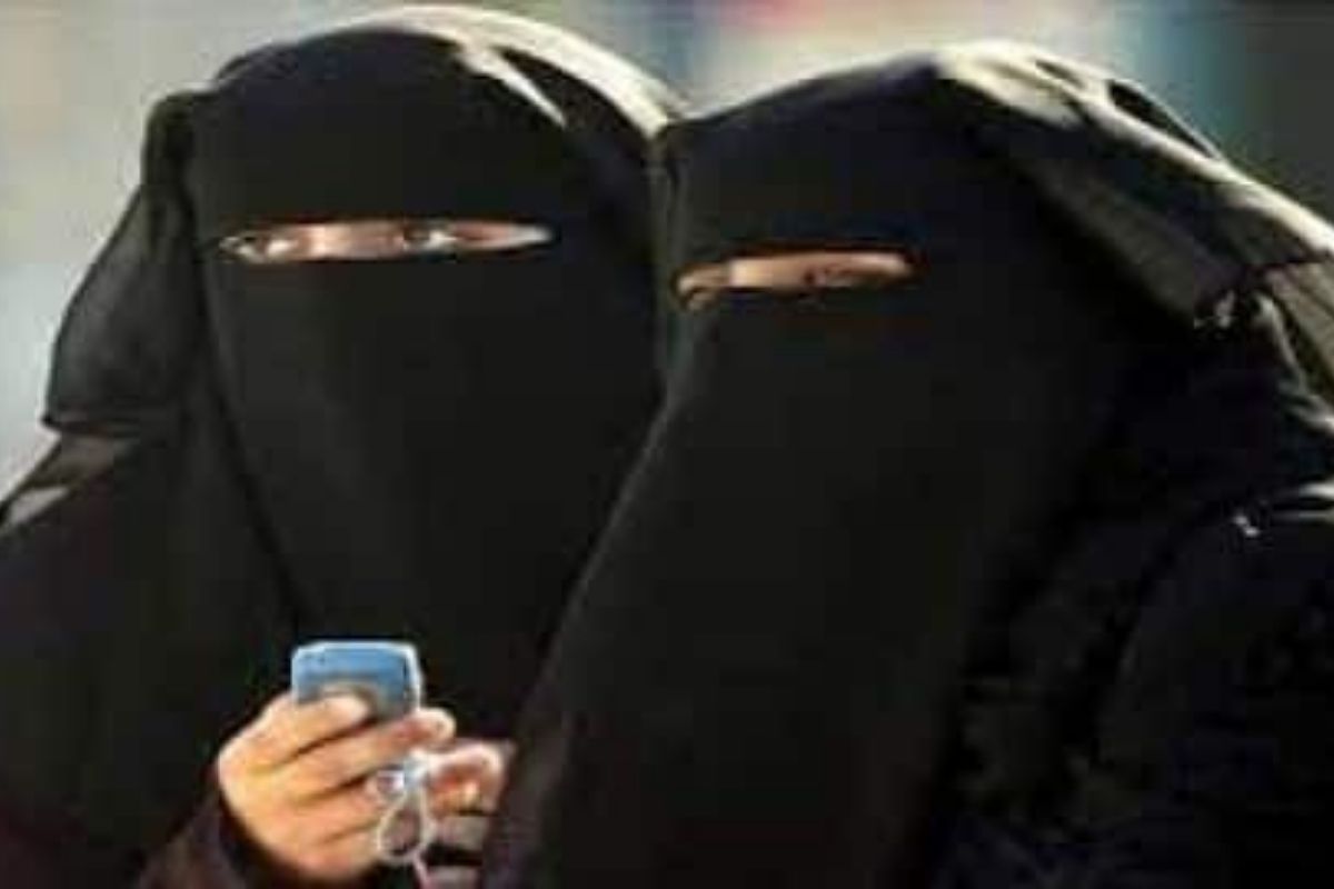 दोन बायकांमुळे नवरा त्रस्त, सासूबाईनं शोधला अजब उपाय अन् गावभर झाला बोभाटा