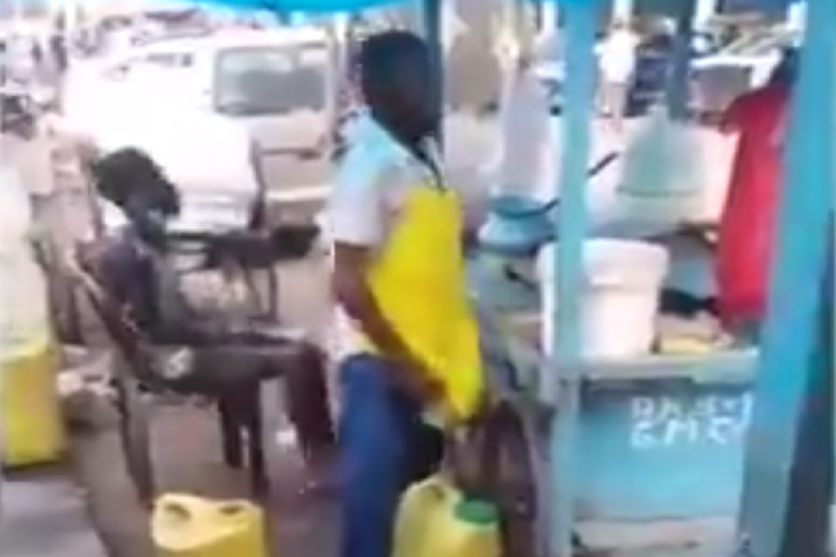 पाणीपुरी विक्रेत्याचा प्रताप कॅमेऱ्यात कैद.