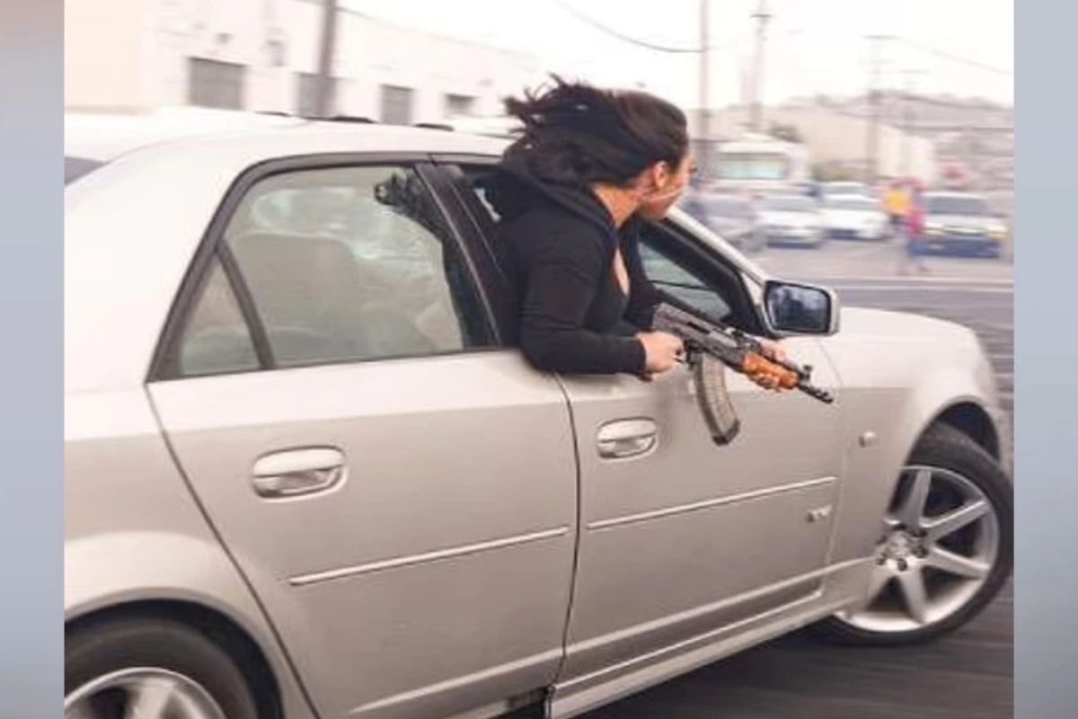 हा व्हिडीओ समोर आल्यानंतर पोलिसांनी तिचा तपास सुरू केला आहे.