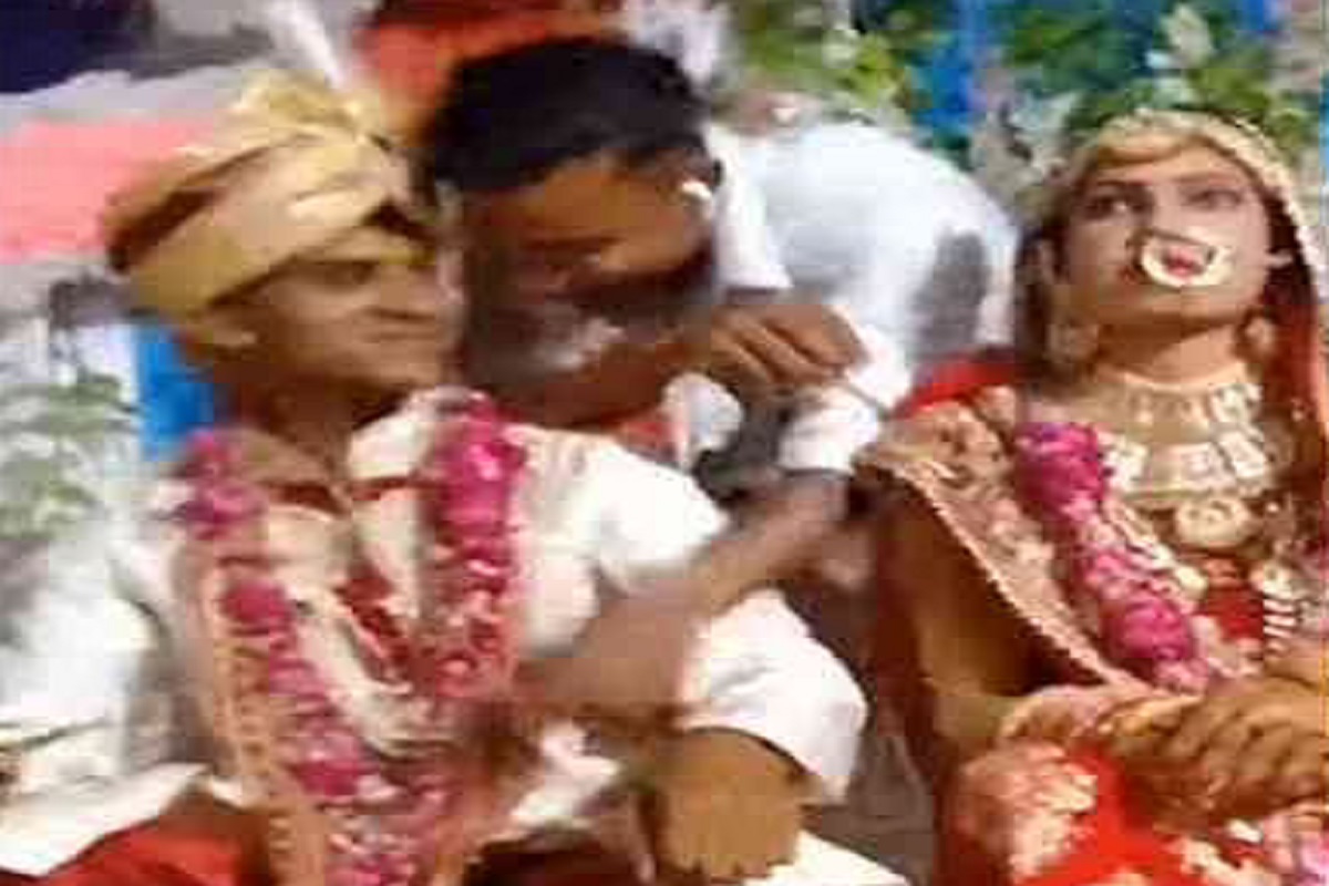 नवरदेवाच्या मित्राने तर हद्दच केली.