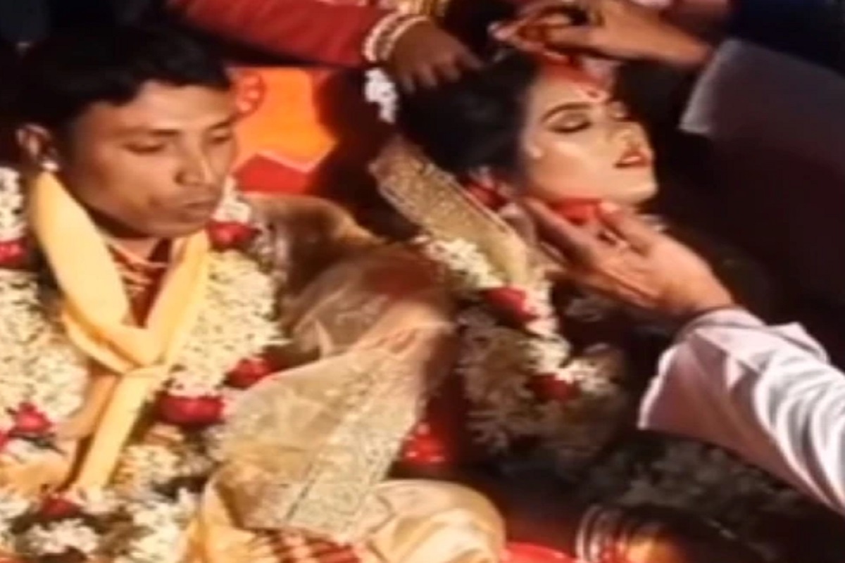 नवरदेव ठोंब्यासारखा फक्त बसून राहिला, अखेर पंडितनेच...; लग्नाचा हा VIDEO पाहून व्हाल शॉक