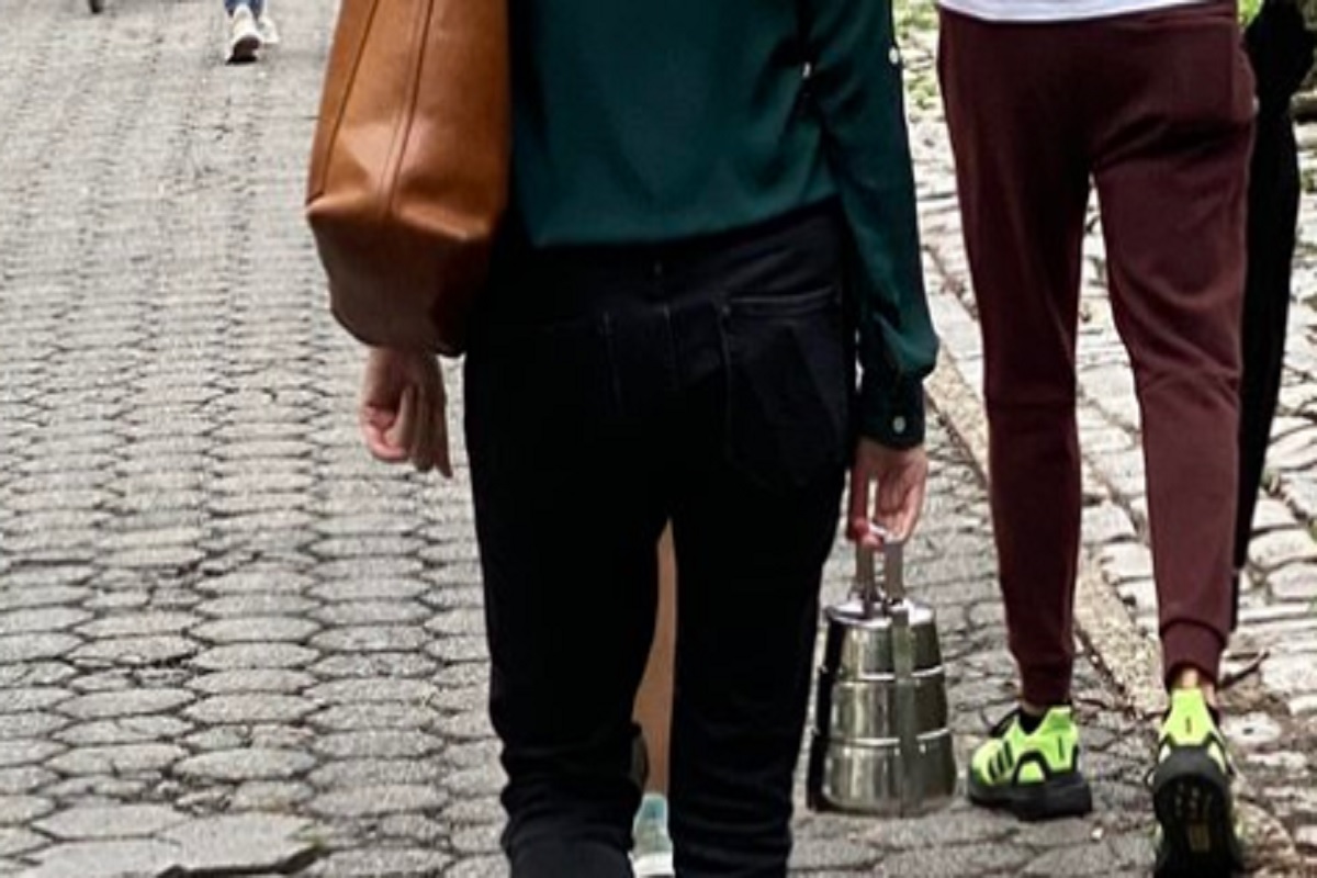 'न्यूयॉर्कमधील डब्बेवाली', आनंद महिंद्रांनी शेअर केला भन्नाट फोटो; नेटकऱ्यांकडून कमेंट्सचा पाउस