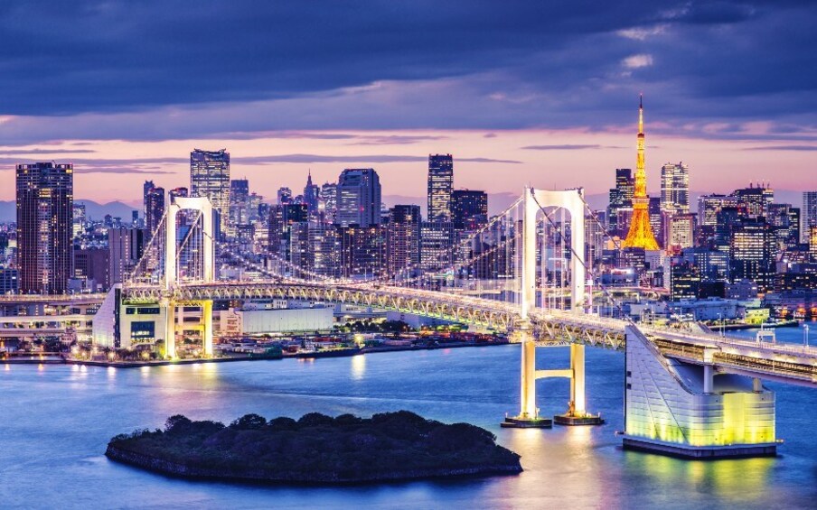 गेल्या वर्षी पहिल्या स्थानी असलेलं जपानचं टोकियो पाचव्या स्थानी घसरलं आहे. 