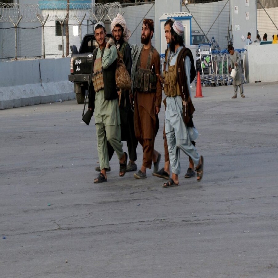 अफगाणिस्तानमध्ये (Afghanistan) सरकार स्थापनेची तयारी तालिबाननं (Taliban) वेगानं सुरु केली आहे. काबूलमध्ये नव्या सरकारच्या स्थापनेचा मोठा कार्यक्रम होणार आहे. या सत्तास्थापनेच्या वेळी तालिबान त्याच्या 6 मित्र देशांना आमंत्रण देणार असल्याचं वृत्त आहे.