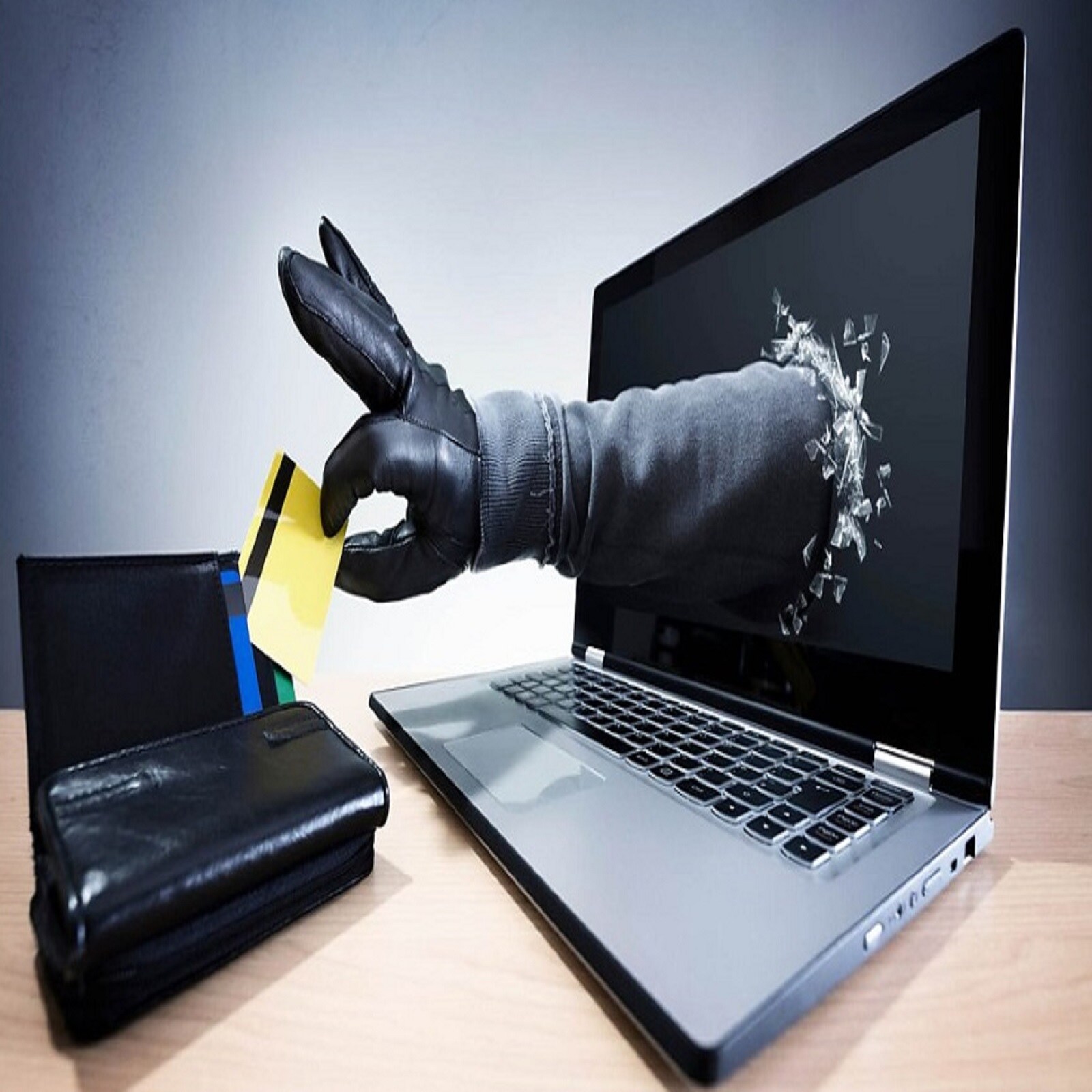 फ्रॉडस्टर्सकडून वेगवेगळ्या प्रकारे फसवणूक केली जात असून कोणत्याही जाळ्यात अडकल्यास तुमची कमाई, बँक अकाउंट रिकामं होऊ शकतं. त्यामुळे अनोळखी कॉल, मेसेज आल्यास सावध व्हा.