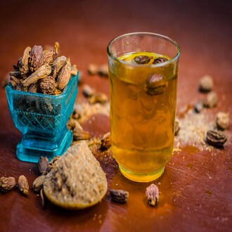 Cardamom Water : वेलचीचं पाणी 'ब्लड शुगर लेवल' ठेवते नियंत्रणात; गॅसेसची समस्याही होईल दूर Cardamom Water : वेलचीचं पाणी 'ब्लड शुगर लेवल' ठेवते नियंत्रणात; गॅसेसची समस्याही होईल दूर