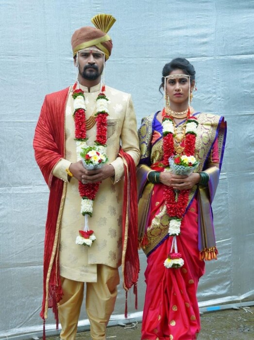 तसेच श्वेताचं आधीच कॉलेजमधील मेघ या मुलाशी प्रेमप्रकरण असतं. मात्र मल्हारची संपत्ती पाहून ती लग्नाला होकार देते. आणि तिकडे मेघाची फसवणूक करत राहते. शिवाय अंतरा आणि मल्हारचा असा गैरसमज करून देते कि तो मुलगा तिच्या पाठीमागे पडला आहे. आणि तिला जबरदस्ती त्रास देत आहे. 