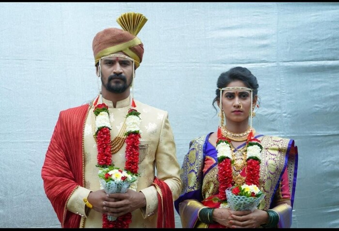 मालिकेमध्ये मल्हारचं लग्न श्वेतासोबत नव्हे तर अंतरासोबत होणार असल्याचं कळत आहे. कारण मल्हार-अंतराचे लग्न जोड्यातील फोटो सध्या व्हायरल होत आहेत. मात्र खरच असं होणार कि, आणखी काही ट्विस्ट येणार हे मालिका पहिल्यांनंतरच समजेल. 