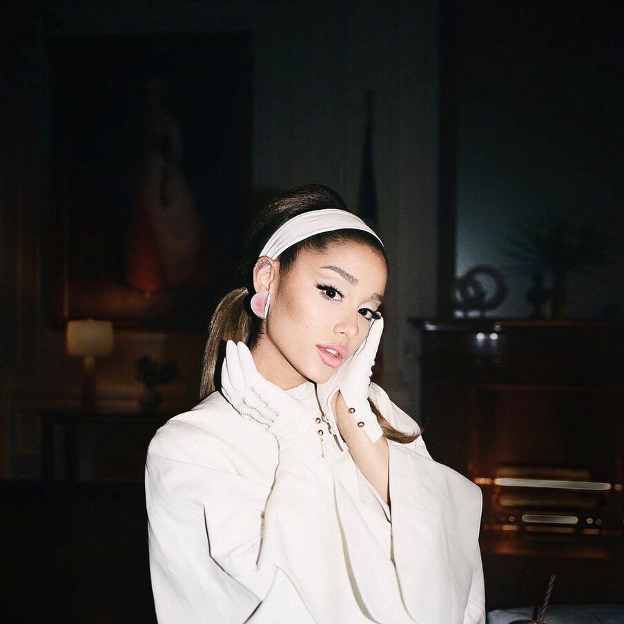 एरियाना ग्रांडे (Ariana Grande) च्या मते, तो स्टॉकर तिला अनेक दिवसांपासून त्रास देत होता. (फोटो सौजन्य-@arianagrande/Instagram)