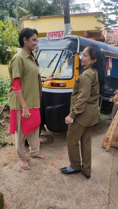 मालिकेत अंतराचा रांगडा कोल्हापुरी स्वभाव दाखवण्यात आला आहे. अंतरा रिक्षा चालवून आपल्या कुटुंबाला हातभार लावत असते, एक महिला रिक्षाचालक म्हणून कोणती आव्हाने येतात. यामध्ये किती हिम्मत आई धाडस लागतं. तसेच कोणकोणत्या प्रसंगांतून जात आपलं काम चोख बजवावं लागतं हे यातून उत्तम रेखाटण्यात आलं आहे