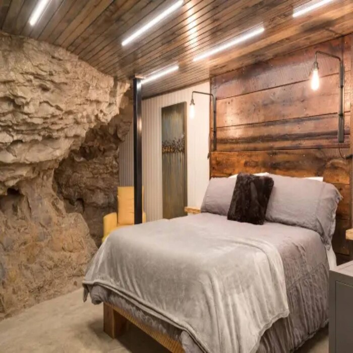 या Nuclear Bunkers चं आता हॉलिडे होममध्ये रुपांतर झालं आहे. Beckham Creek Cave Lodge नावाने हे ओळखलं जातं. अमेरिकेतल्या आर्कान्सास प्रांतात हे आहे.