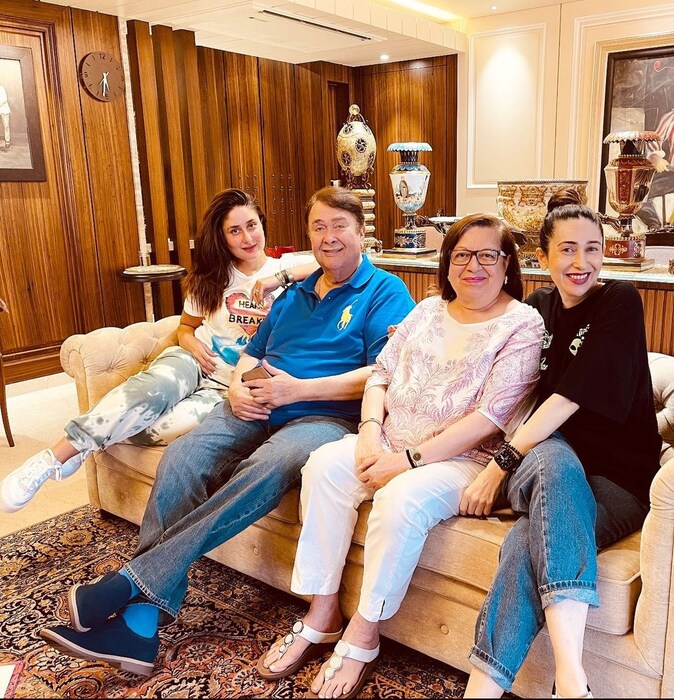 करीना नेहमीच आपल्या कुटुंबियांसोबत सण साजरे करताना दिसते. आई वडील आणि बहीण करिश्मासोबत नेहमीच ती वेळ घालवते.