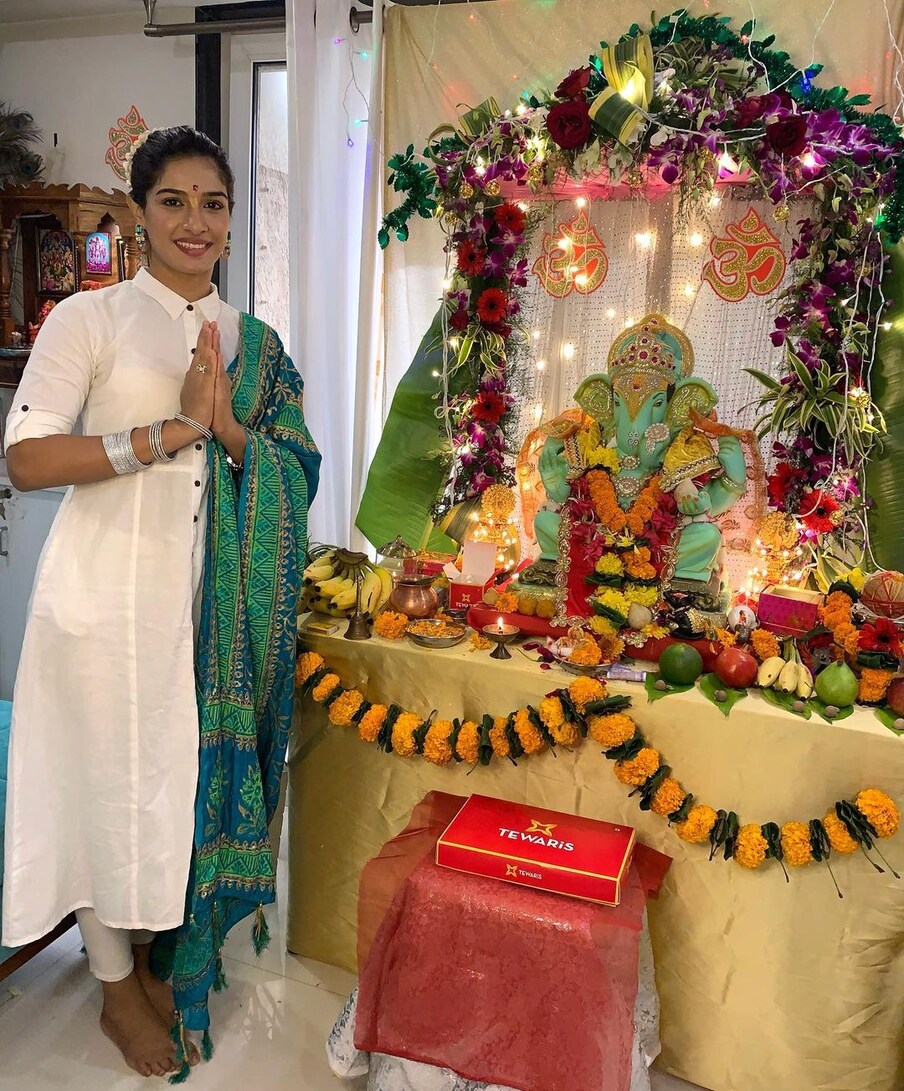 नेहाला देवमाणूस मालिकेनंतर मोठी प्रसिद्धी मिळाली होती. त्यात तिने इन्सपेक्टर दिव्याची भूमिका साकारली होती. 
