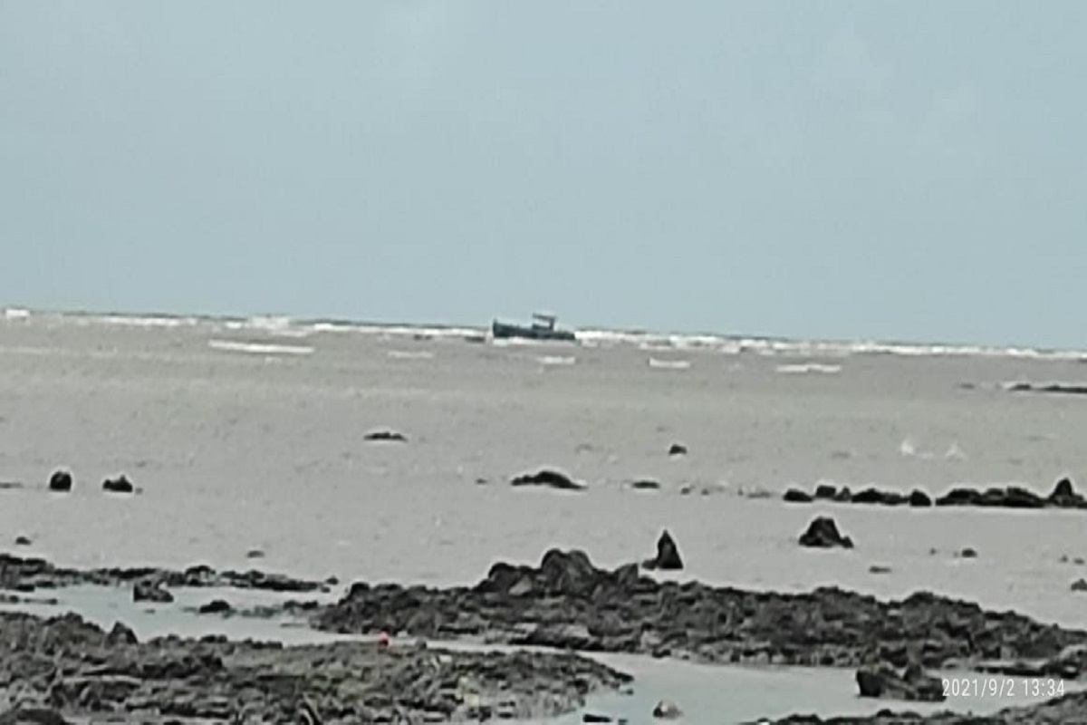 वसईच्या भुईगाव समुद्र किनारी आढळली संशयास्पद बोट, सुरक्षा यंत्रणांना सतर्कतेचे आदेश