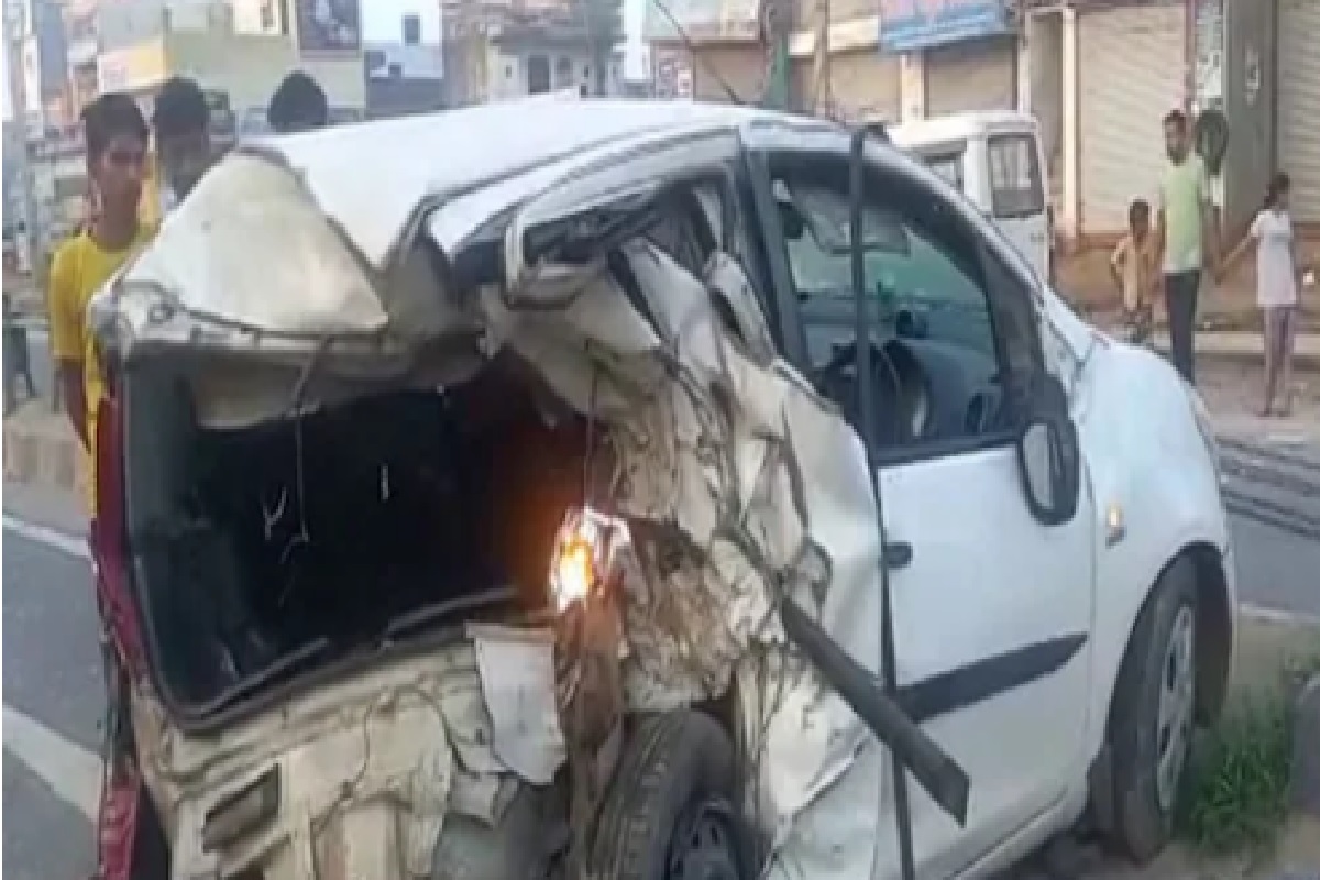 असा अपघात कधीच पाहिला नसेल! गाडीचा चक्काचूर, मात्र दोघांना खरचटलंही नाही, पाहा VIDEO