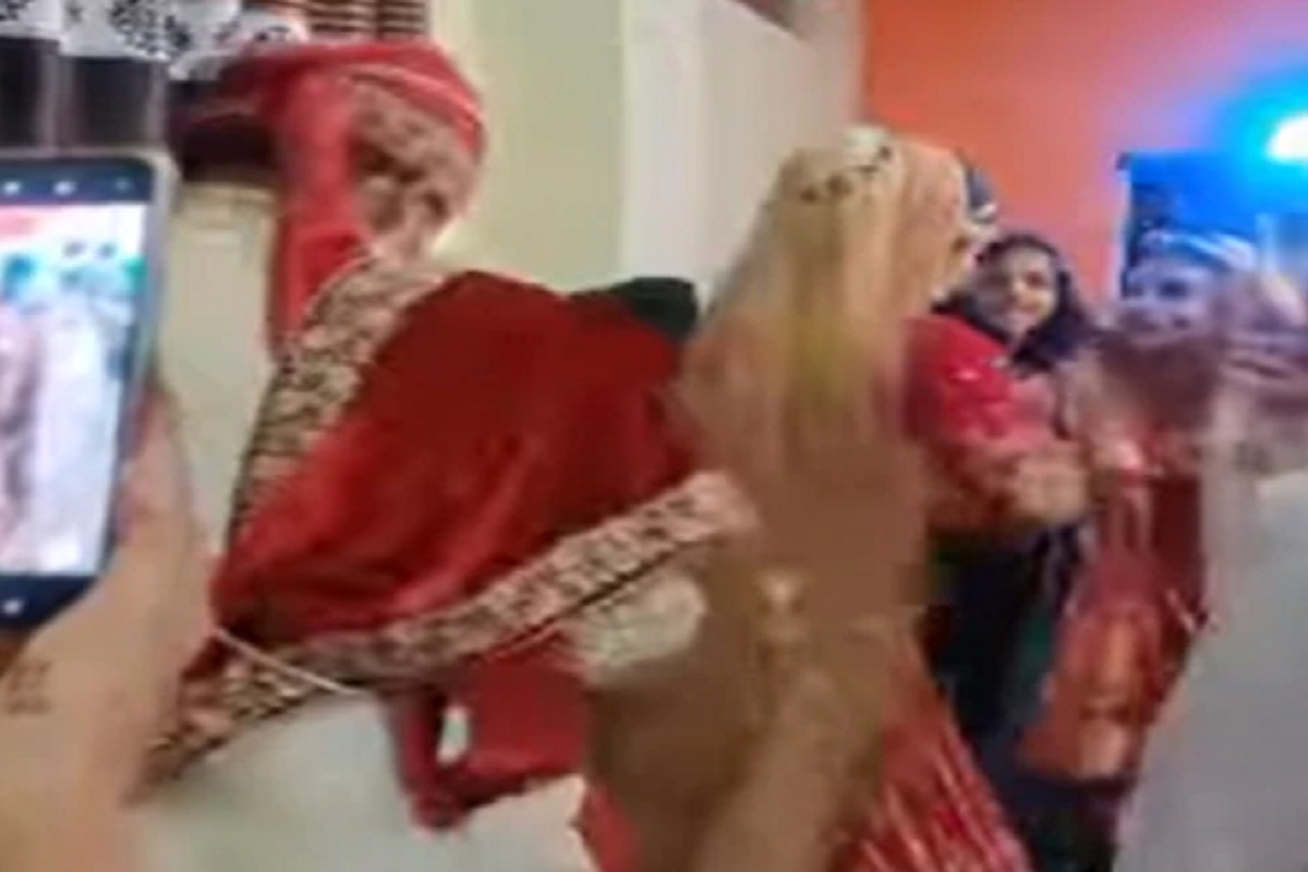 नवरीबाई जोमात नवरदेव कोमात! स्वतःच्याच लग्नात घातला धिंगाणा; VIDEO VIRAL