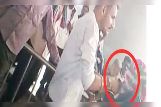 ‘थप्पड गर्ल’नंतर आता ‘बुक्की बॉय’ची चर्चा, छेड काढणाऱ्या तरुणीला भर रस्त्यात मारहाण, पाहा VIDEO