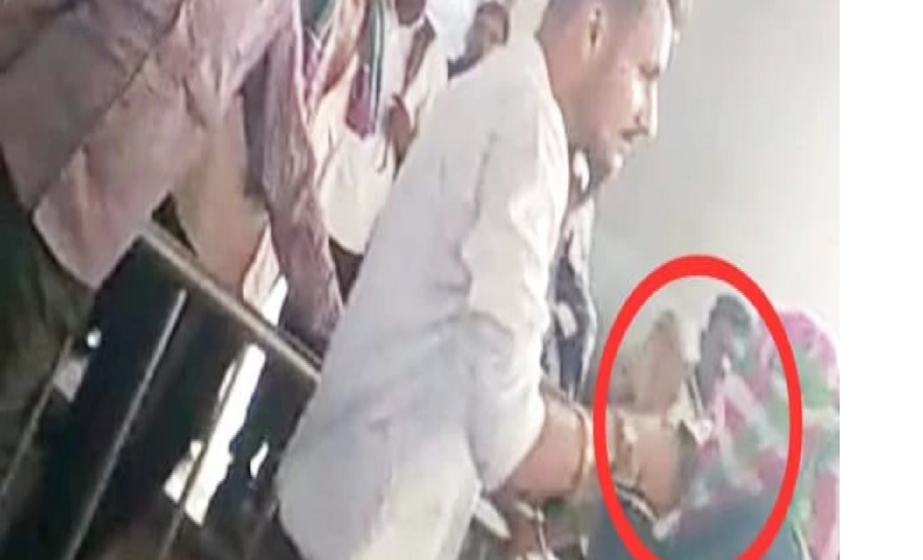 ‘थप्पड गर्ल’नंतर आता ‘बुक्की बॉय’ची चर्चा, छेड काढणाऱ्या तरुणीला भर रस्त्यात मारहाण, पाहा VIDEO