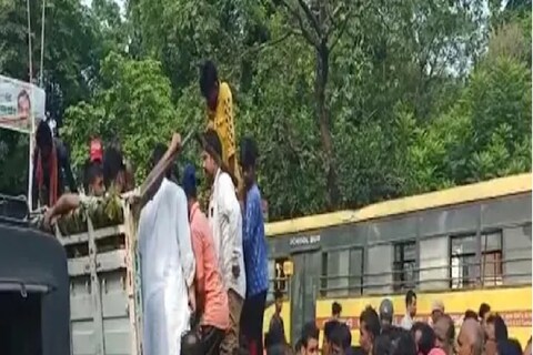 आपल्या मित्रांसोबत (Friends) परगावी गेलेल्या दोन तरुणांची (Two youngsters) तिथून परत येताना हत्या (Murder) झाल्याच्या घटनेनं एकच खळबळ उडाली आहे.