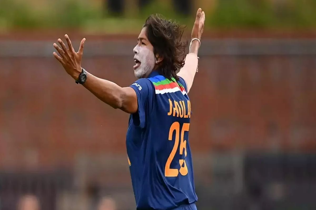 भारताची प्रमुख वेगवान गोलंदाज झुलन गोस्वामीने गोलंदाजी क्रमवारीत दुसर्या स्थानावर झेप घेतली आहे.