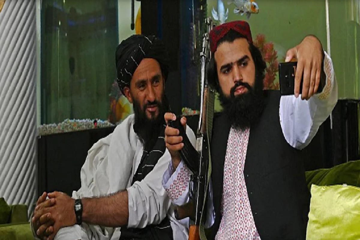 आपल्याच फायटर्सच्या 'अय्याशी'चा तालिबानला वैताग, काढलं नवं फर्मान