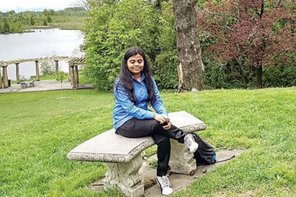 Success Story: अवघ्या 7 वर्षाच्या वयात झाली दृष्टिहीन; ब्रेल लिपित अभ्यास करून झाली देशाची पहिली नेत्रहीन महिला IAS