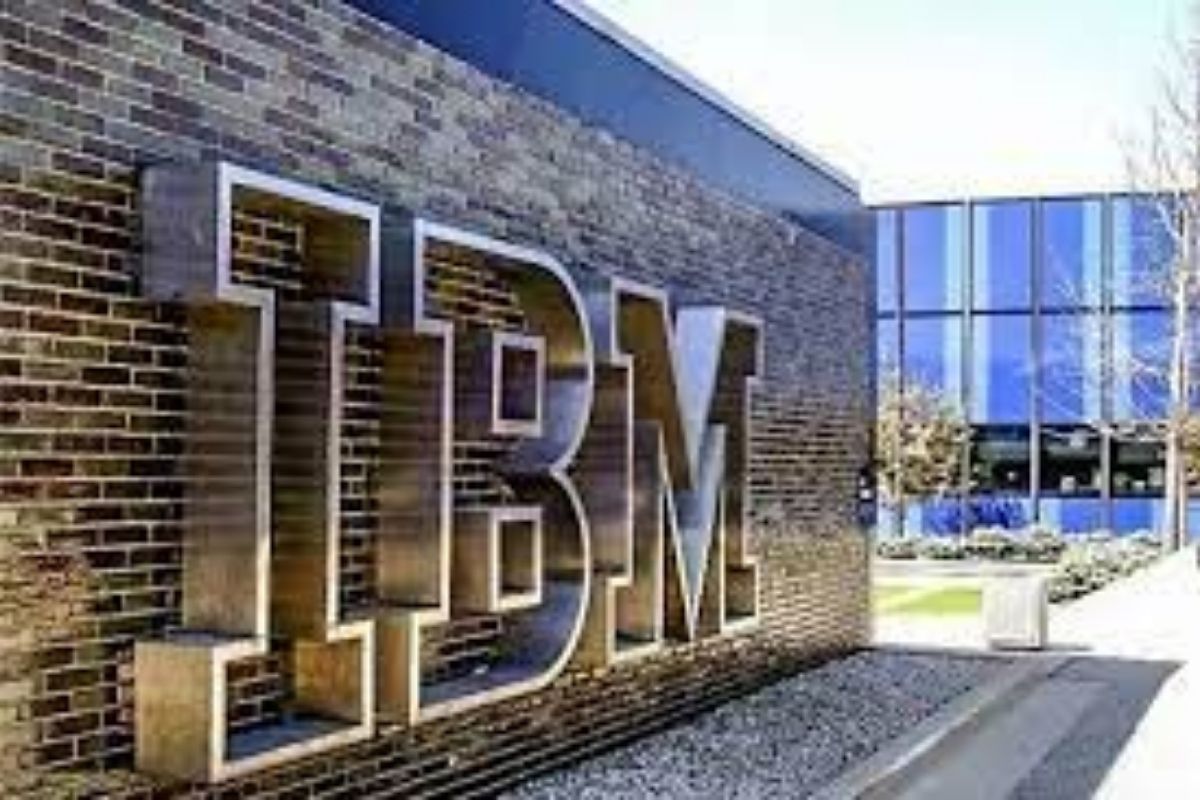IBM Recruitment: नामांकित Tech कंपनी IBM देशातील फ्रेशर्सना देणार नोकरी; 'या' पदांसाठी करू शकता अप्लाय