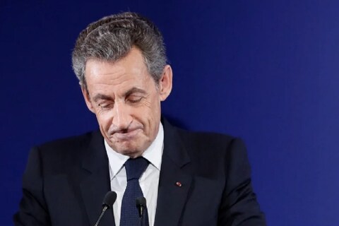 फ्रान्सचे माजी राष्ट्रपती निकोलस सारकोजी (Ex French President Nicolas Sarkozy convicted by crossing expenditure limit in election) यांना निवडणुकीत अवैध पैसा वापरल्याप्रकरणी न्यायालयानं एक वर्षांची शिक्षा सुनावली आहे.