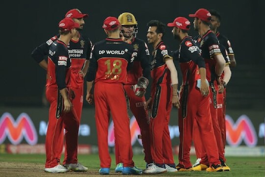 IPL 2021, RCB vs CSK : 152 KMPH च्या वेगानं बॉलिंग करणाऱ्या बॉलरला विराट देणार संधी!